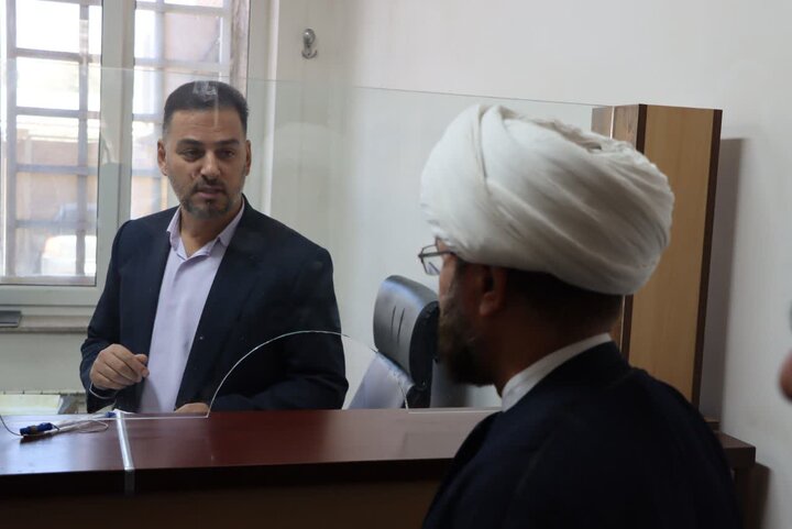 تصاویر/ بازدید امام جمعه شهرستان اشکذر از اداره ثبت اسناد و املاک