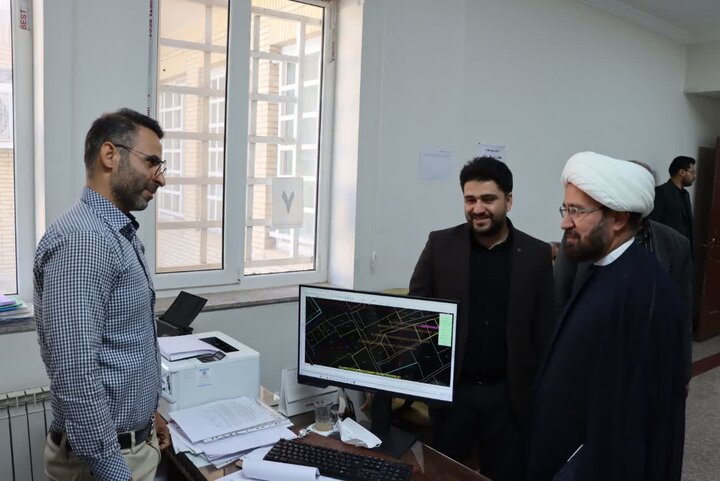 تصاویر/ بازدید امام جمعه شهرستان اشکذر از اداره ثبت اسناد و املاک