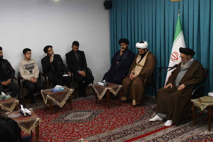 تصاویر| دیدار انجمن های اسلامی دانش آموزان با امام جمعه اصفهان