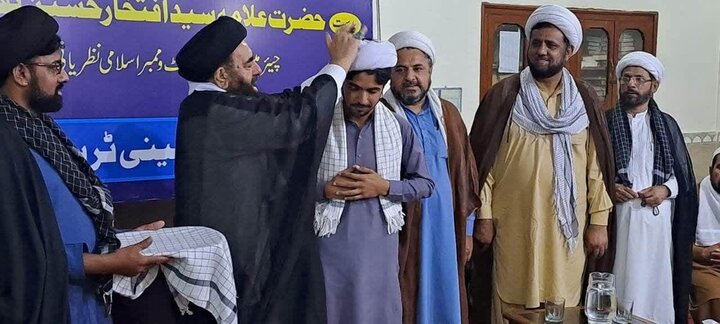 جامعہ امام خمینی (رہ) ماڑی انڈس میں طلبہ کی عمامہ پوشی اور تقسیم انعامات کی تقریب کا انعقاد