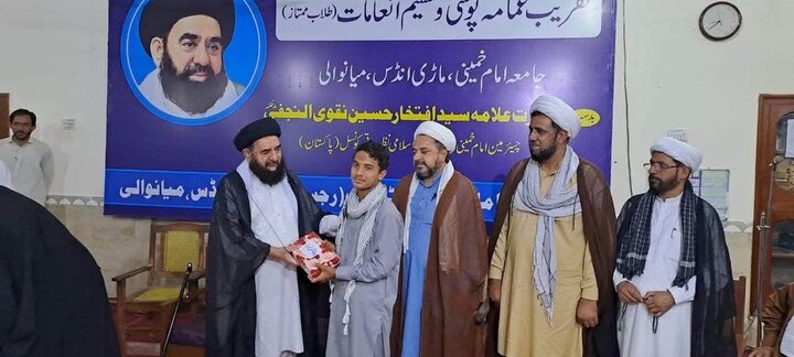 جامعہ امام خمینی (رہ) ماڑی انڈس میں طلبہ کی عمامہ پوشی اور تقسیم انعامات کی تقریب کا انعقاد