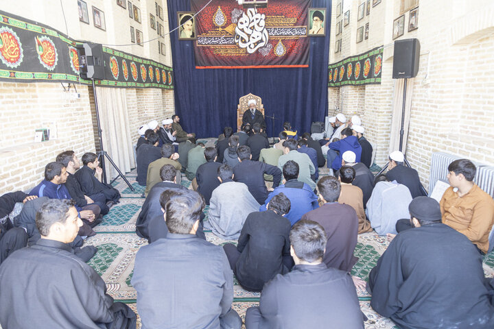 دیدار طلاب حافظ قرآن مدرسه علمیه علی‌بن‌موسی‌الرضا(ع) قم با آیت الله ناصری