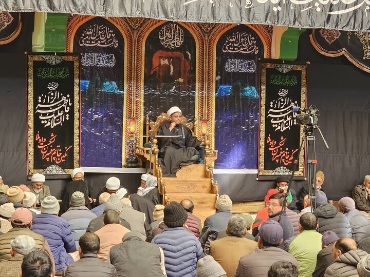 نئی نسل کو جنابِ سیدہؑ کی عظیم زندگی سے روشناس کرانا ضروری ہے، حجت الاسلام شیخ حسن مقدس
