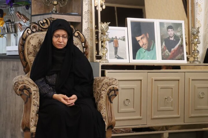 تصاویر/ادای احترام فرماندهان سپاه و فراجا به خانواده شهدا