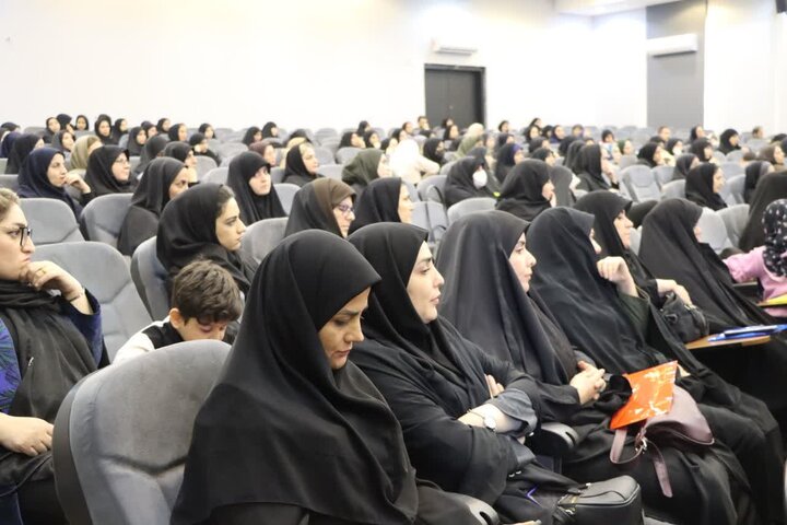 تصاویر/ همایش و کارگاه آموزشی و مهارتی جوانی جمعیت و فرزندآوری در اسلامشهر