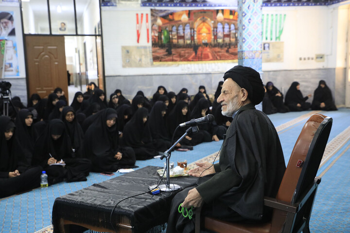 تصاویر|  درس اخلاق در مدرسه علمیه نرجس(س) بیرجند