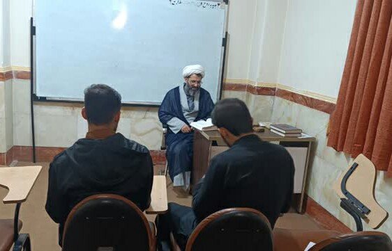 تصاویر/ برگزاری کانون های علمی در مدرسه علمیه امام صادق (ع) قروه