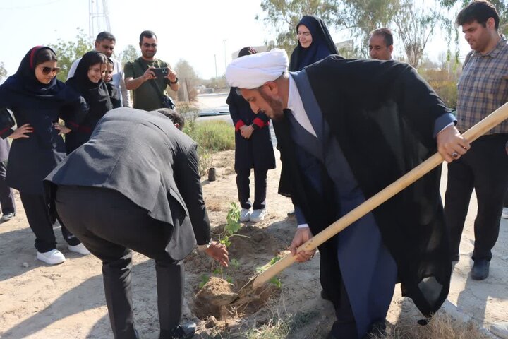 تصاویر/ احداث نهالستان نیک دختران سما با حضور امام جمعه عالیشهر