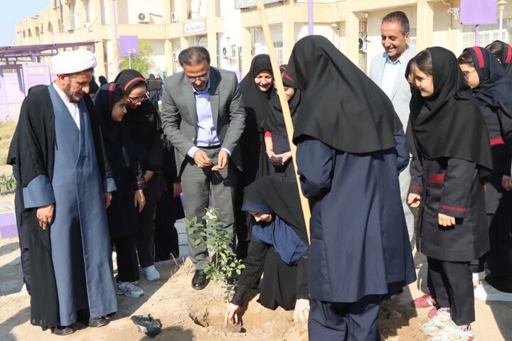 تصاویر/ احداث نهالستان نیک دختران سما با حضور امام جمعه عالیشهر