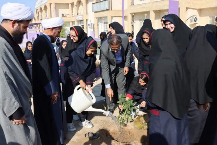 تصاویر/ احداث نهالستان نیک دختران سما با حضور امام جمعه عالیشهر