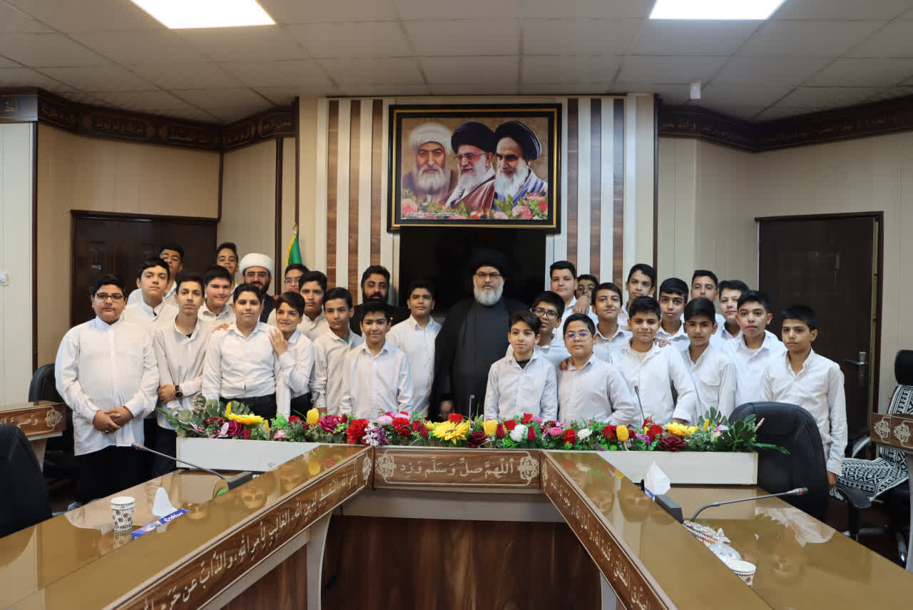 تصاویر/ دیدار دانش آموزان مدرسه قرآنی رضوی با امام جمعه بافق