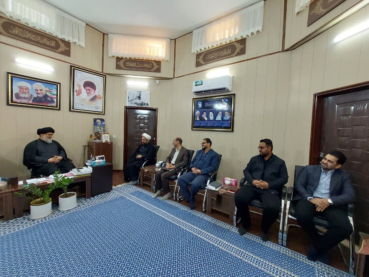 تصاویر/ دیدار مدیر کل بنیاد شهید استان یزد با امام جمعه شهرستان بافق