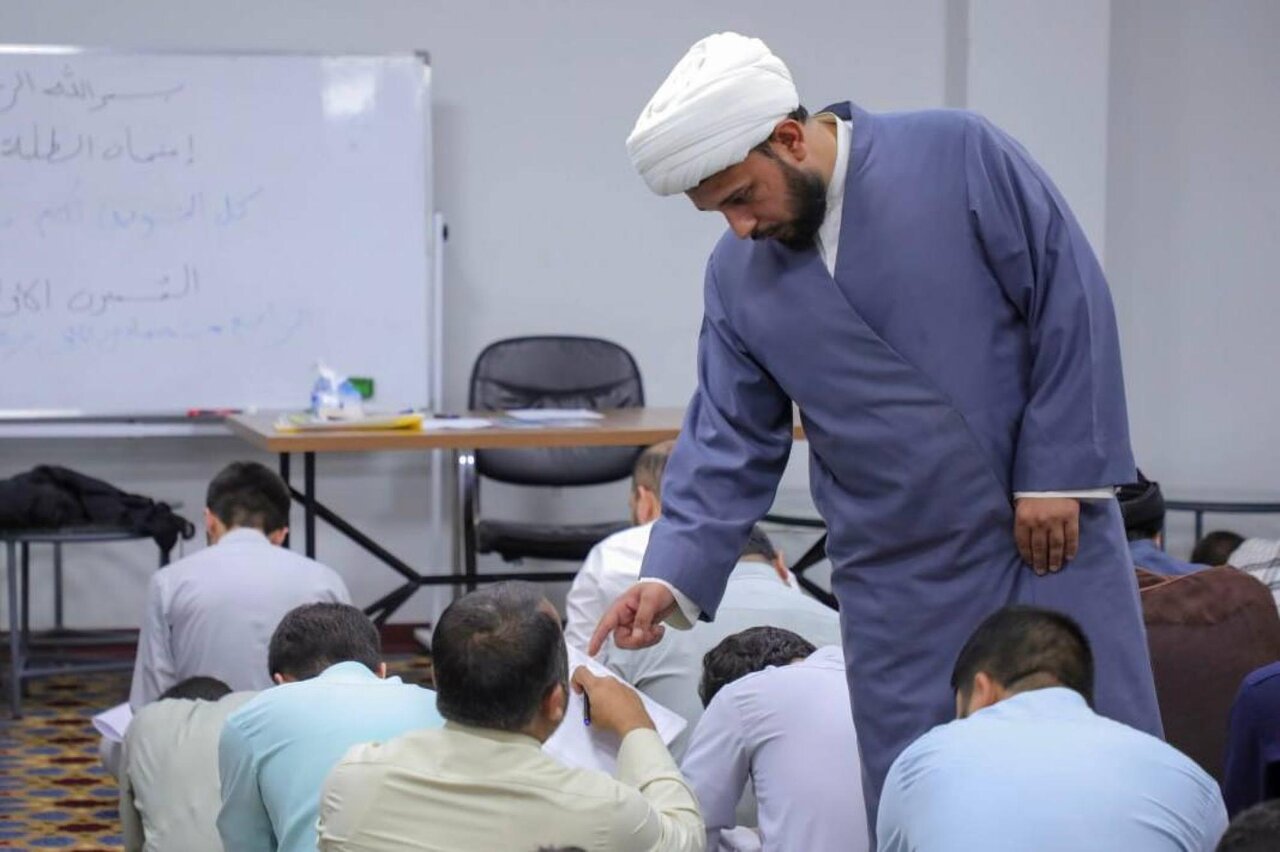 العتبة العباسية تختتم دورة قرآنية ضمن المشروع القرآني لطلبة العلوم الدينية في النجف الأشرف