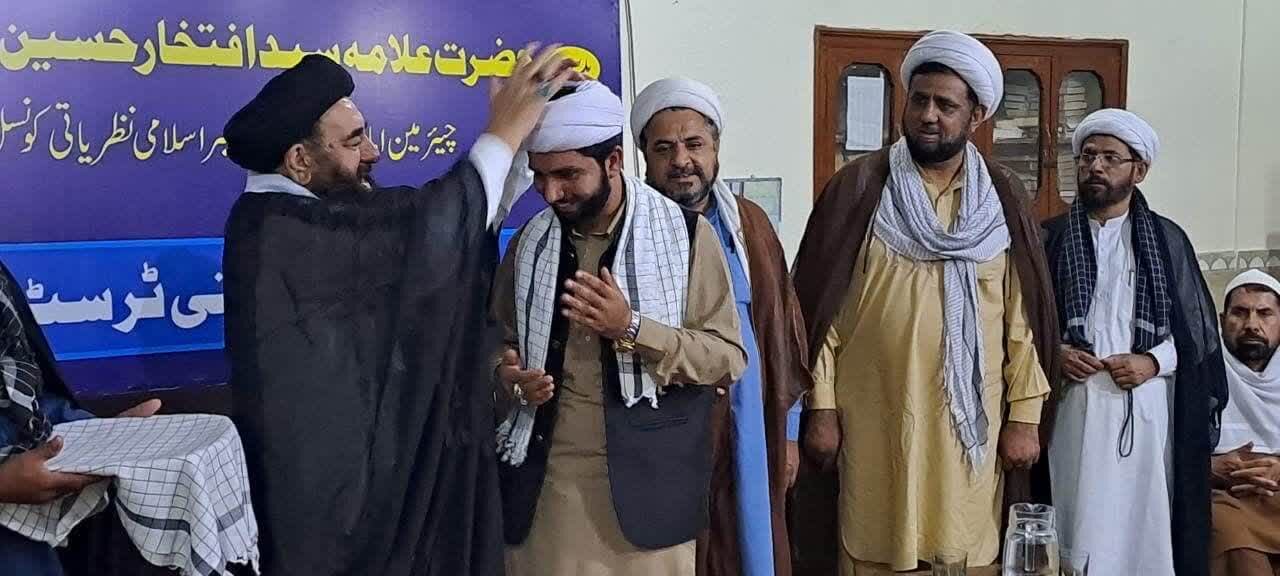 جامعہ امام خمینی (رہ) ماڑی انڈس میں طلبہ کی عمامہ پوشی اور تقسیم انعامات کی تقریب کا انعقاد / مومنین کی بھرپور شرکت