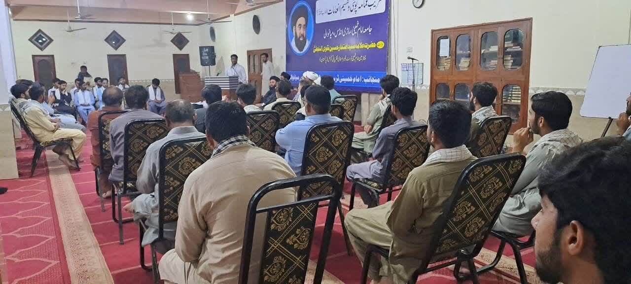 جامعہ امام خمینی (رہ) ماڑی انڈس میں طلبہ کی عمامہ پوشی اور تقسیم انعامات کی تقریب کا انعقاد / مومنین کی بھرپور شرکت