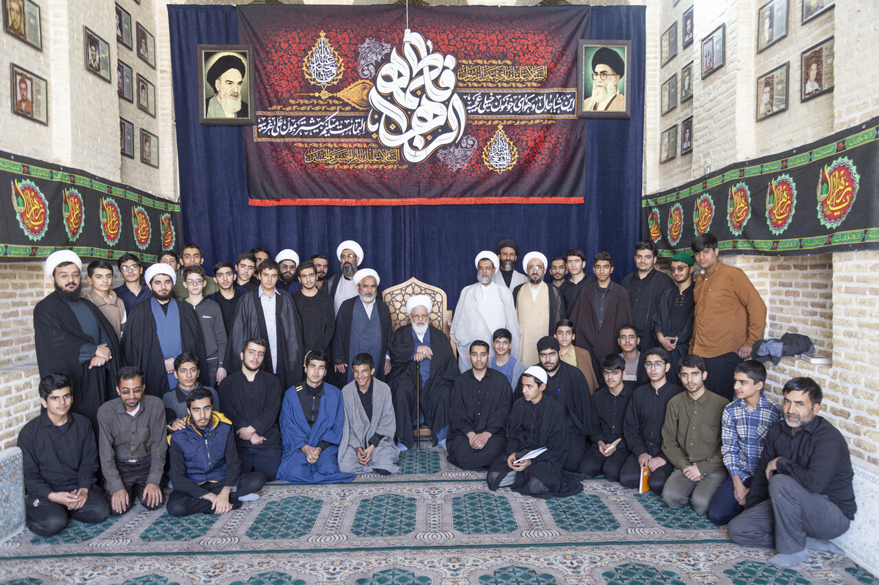 تصاویر/ دیدار طلاب مدرسه علمیه علی‌بن‌موسی‌الرضا(ع) قم با آیت الله ناصری