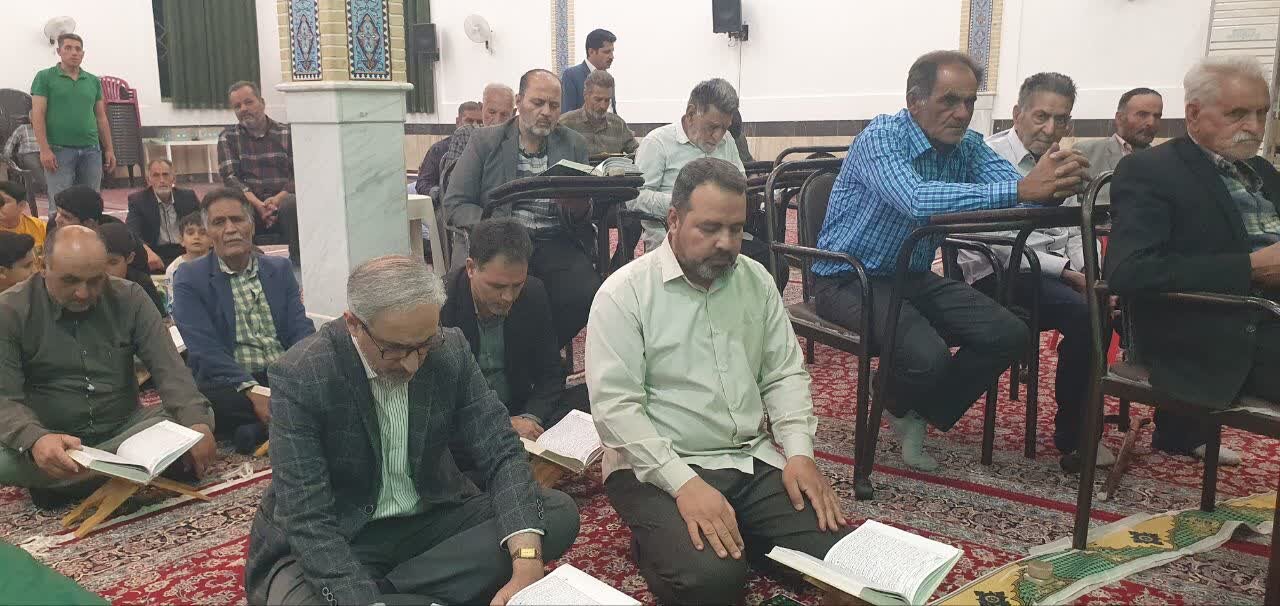محفل «انس با قرآن» در مسجد روستای علی‌آباد آران و بیدگل برگزار شد