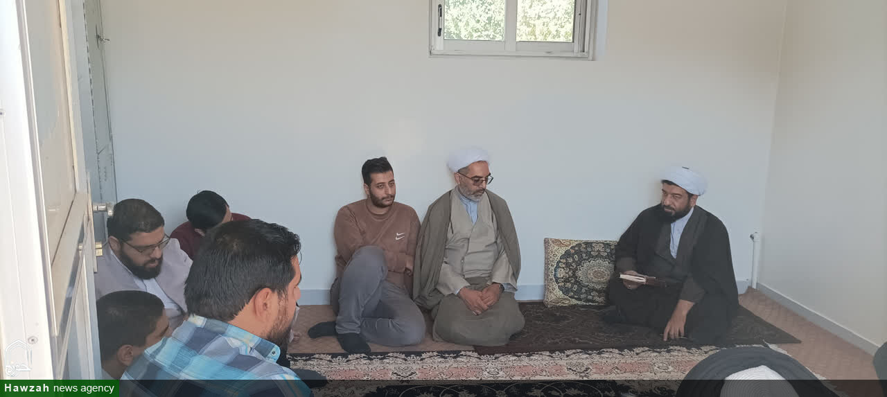 ادب، رمز موفقیت عالمان دینی است