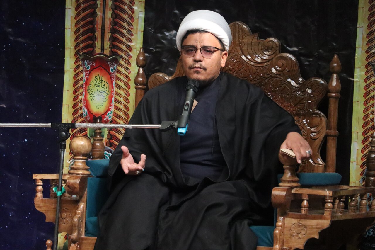 حضرت زهرا (س) چراغ هدایت و الگوی ابدی زنان مؤمن است