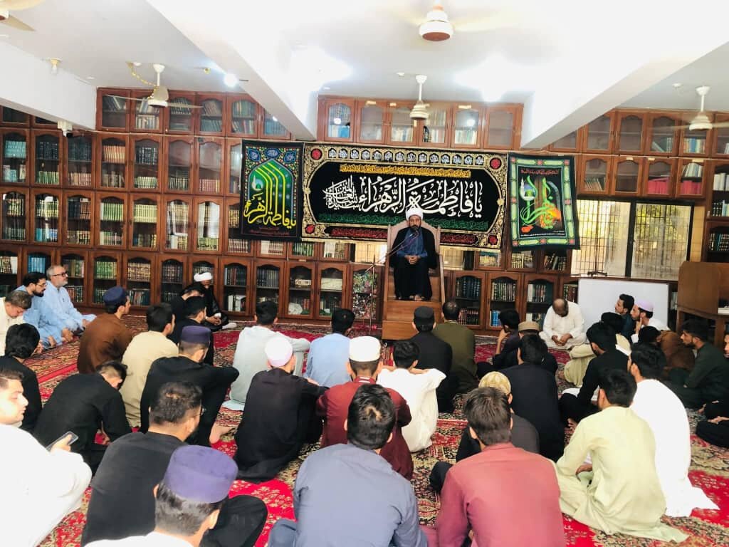پاکستان بھر میں ایام فاطمیہ کی مناسبت سے مجالسِ عزاء کا آغاز؛ علماء کی وحدت و اتحاد کے سائے میں جناب سیدہ کی سیاسی اور سماجی سیرت پر تاکید