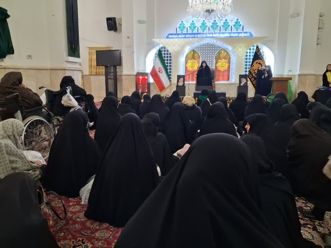 بانوان اردوزبان در حرم امام رضا(ع) به سوگ حضرت زهرا(س) نشستند
