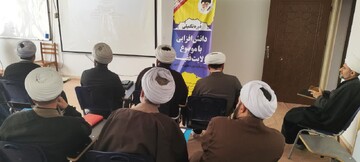 تصاویر/ برگزاری دوره بصیرت افزایی ولایت فقیه ویژه اساتید حوزه علمیه برادران استان مرکزی و لرستان