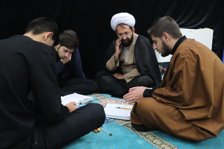 تصاویر/ مباحثات طلاب مدرسه علمیه امام خامنه‌ای مدظله العالی ارومیه