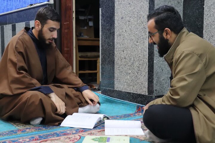 تصاویر/ مباحثات طلاب مدرسه علمیه امام خامنه‌ای مدظله العالی ارومیه