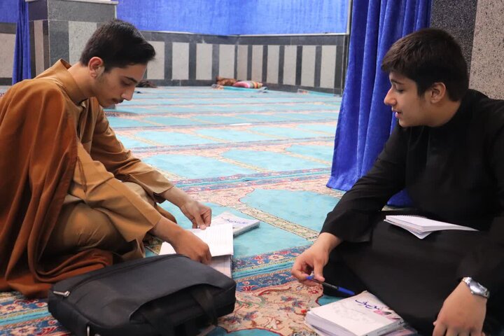 تصاویر/ مباحثات طلاب مدرسه علمیه امام خامنه‌ای مدظله العالی ارومیه