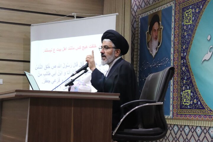 تصاویر/ سلسله نشست‌های شرح و تفسیر نهج البلاغه در ارومیه