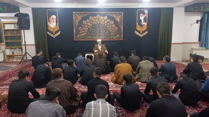 تصاویر/ مراسم عزاداری ایام فاطمیه در مدرسه علمیه امام خمینی (ره) خوی