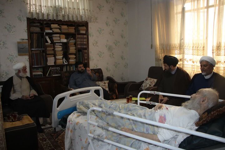 تصاویر/ سرکشی مرکز خدمات حوزه از علمای معمر و خانواده مرحومین  آذربایجان غربی