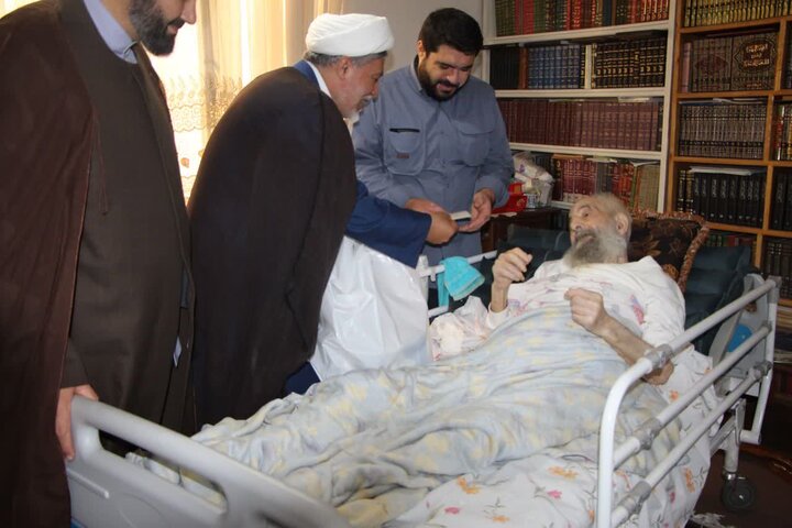 تصاویر/ سرکشی مرکز خدمات حوزه از علمای معمر و خانواده مرحومین  آذربایجان غربی