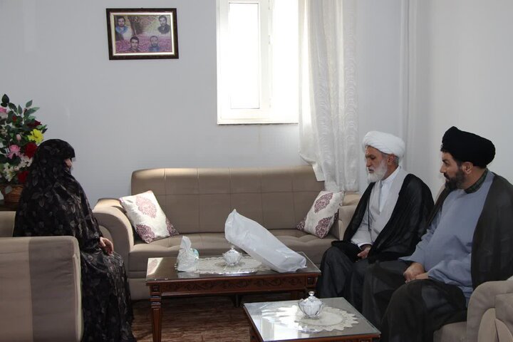 تصاویر/ سرکشی مرکز خدمات حوزه از علمای معمر و خانواده مرحومین  آذربایجان غربی