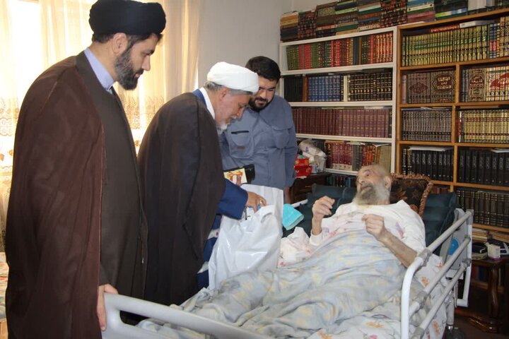 تصاویر/ سرکشی مرکز خدمات حوزه از علمای معمر و خانواده مرحومین  آذربایجان غربی