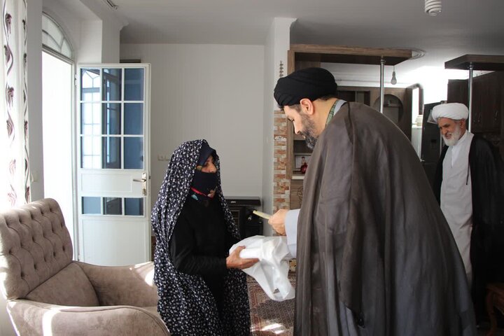 تصاویر/ سرکشی مرکز خدمات حوزه از علمای معمر و خانواده مرحومین  آذربایجان غربی