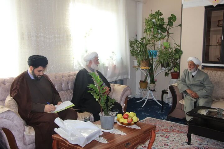 تصاویر/ سرکشی مرکز خدمات حوزه از علمای معمر و خانواده مرحومین  آذربایجان غربی