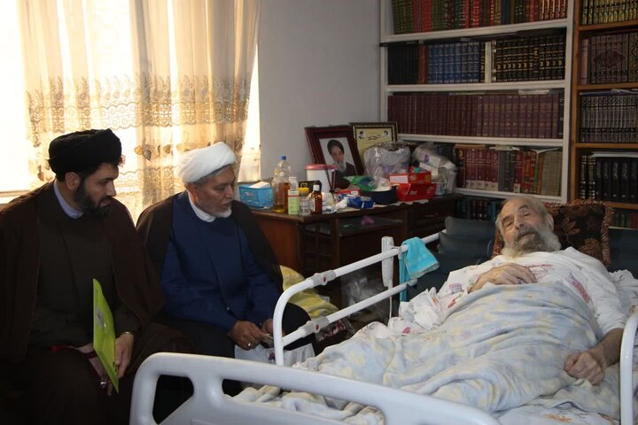 تصاویر/ سرکشی مرکز خدمات حوزه از علمای معمر و خانواده مرحومین  آذربایجان غربی