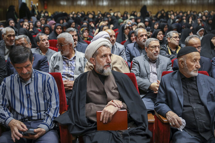 تصاویر /  همایش بانوان ایرانی طلایه‌داران ساخت صحن حضرت زینب (س) در کربلا با حضور امام جمعه قزوین