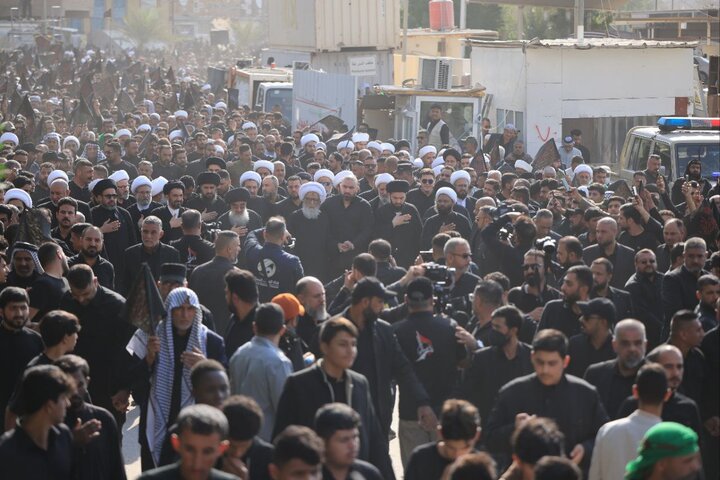 بمشاركة آية الله العظمى النجفي.. مسيرة فاطمية حاشدة تتحرك نحو حرم الإمام علي (عليه السلام) في النجف الأشرف