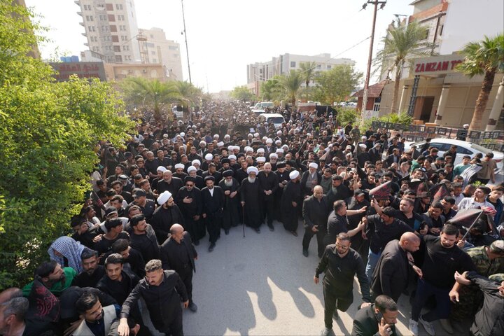 بمشاركة آية الله العظمى النجفي.. مسيرة فاطمية حاشدة تتحرك نحو حرم الإمام علي (عليه السلام) في النجف الأشرف
