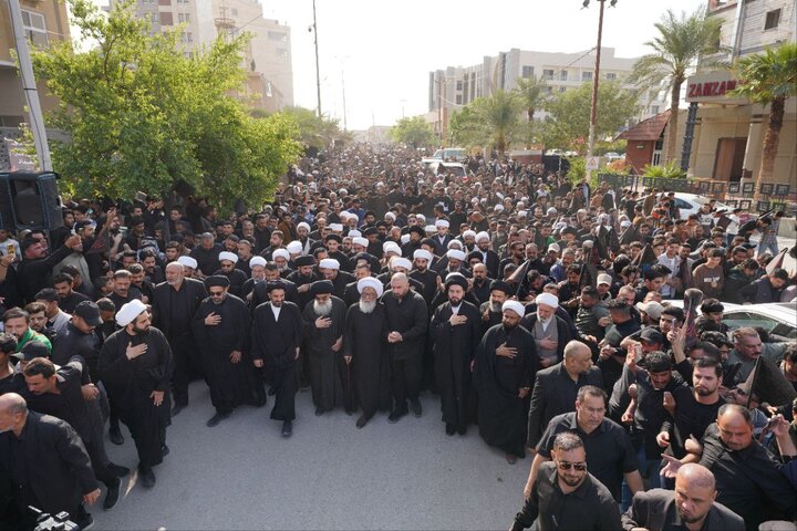 بمشاركة آية الله العظمى النجفي.. مسيرة فاطمية حاشدة تتحرك نحو حرم الإمام علي (عليه السلام) في النجف الأشرف
