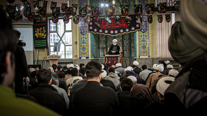 تصاویر/مراسم عزاداری ایام فاطمیه با سخنرانی حجت‌الاسلام پناهیان در مسجد مدرسه علمیه آیت‌الله آخوند همدانی برگزار شد