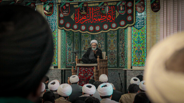 تصاویر/مراسم عزاداری ایام فاطمیه با سخنرانی حجت‌الاسلام پناهیان در مسجد مدرسه علمیه آیت‌الله آخوند همدانی برگزار شد