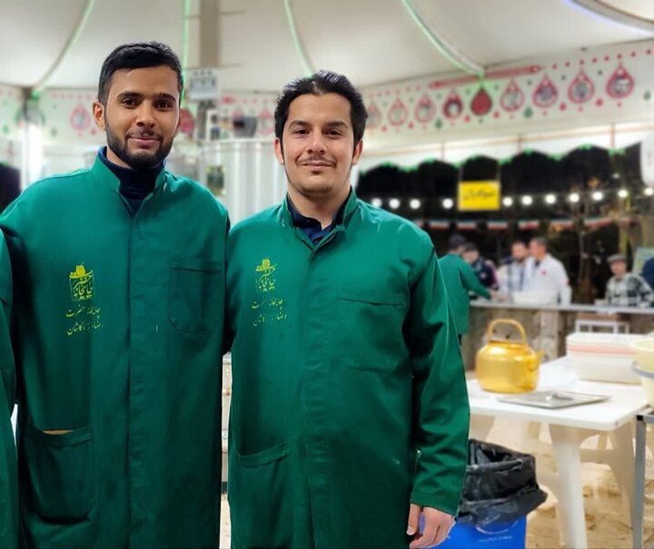 تصاویر/ حضور طلاب مدرسه علمیه آیت‌الله مدنی کاشانی(ره) در چایخانه امام رضا(ع)