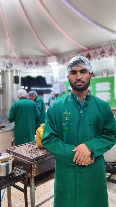 تصاویر/ حضور طلاب مدرسه علمیه آیت‌الله مدنی کاشانی(ره) در چایخانه امام رضا(ع)