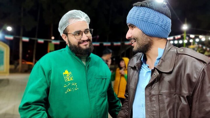 تصاویر/ حضور طلاب مدرسه علمیه آیت‌الله مدنی کاشانی(ره) در چایخانه امام رضا(ع)