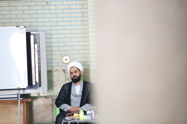 تصاویر| برگزاری جلسه جامعه روحانیت شیراز با حضور مسئول مرکز ارتباطات حوزه و نظام