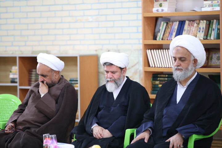 تصاویر| برگزاری جلسه جامعه روحانیت شیراز با حضور مسئول مرکز ارتباطات حوزه و نظام