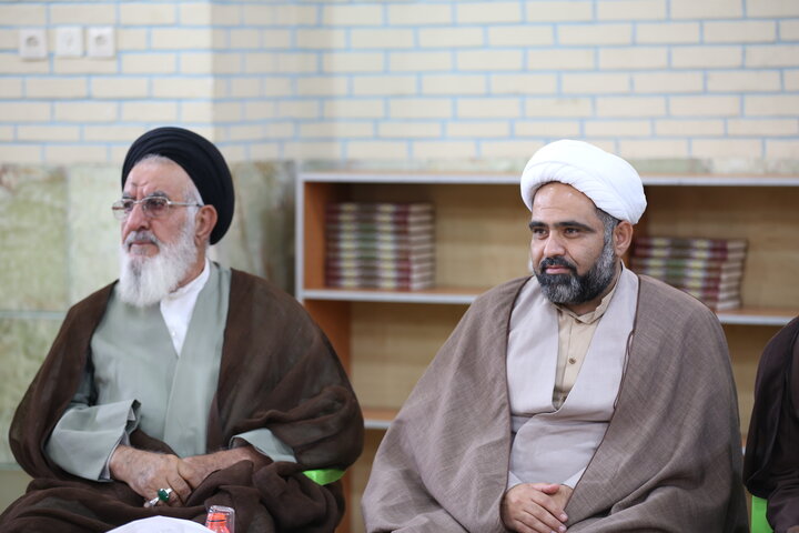 تصاویر| برگزاری جلسه جامعه روحانیت شیراز با حضور مسئول مرکز ارتباطات حوزه و نظام